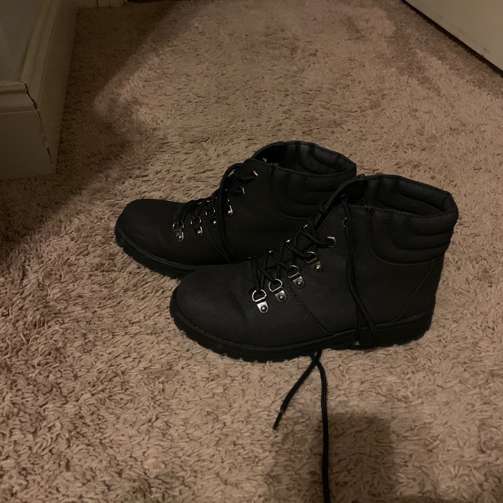 Rugged combat-style Itzel boots